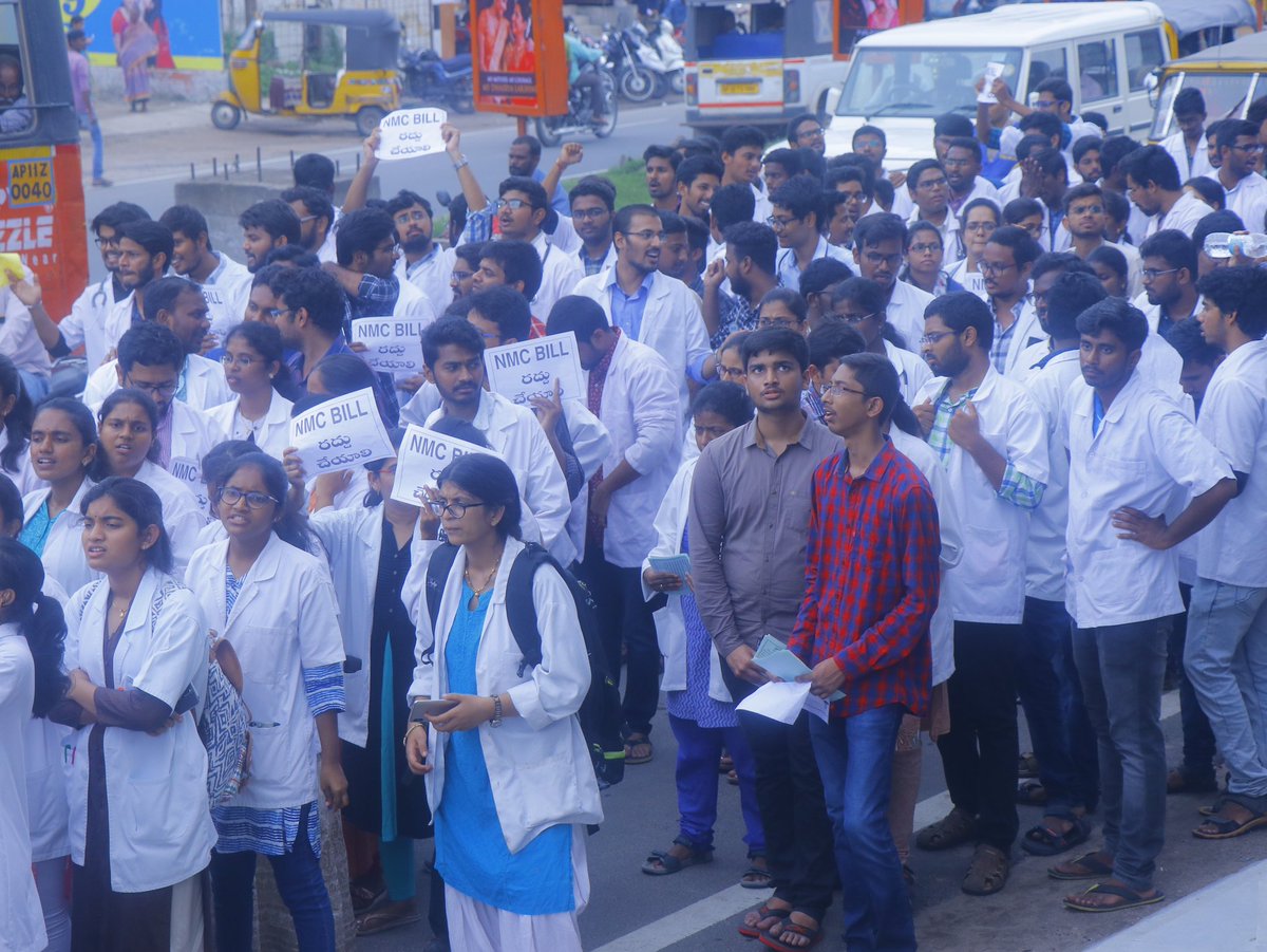 prashanthimr131's tweet photo. Dear PM nd Health minister not just your time , Doctor's time also precious  who r protesting against NMC https://t.co/fjoqRg0SCm your  eyes  ,use your brain nd prove that u also have heart with some ethical values left .
@narendramodi @drharshvardhan @ndtv @htTweets
#HataoNMC https://t.co/utP2sqjKCL