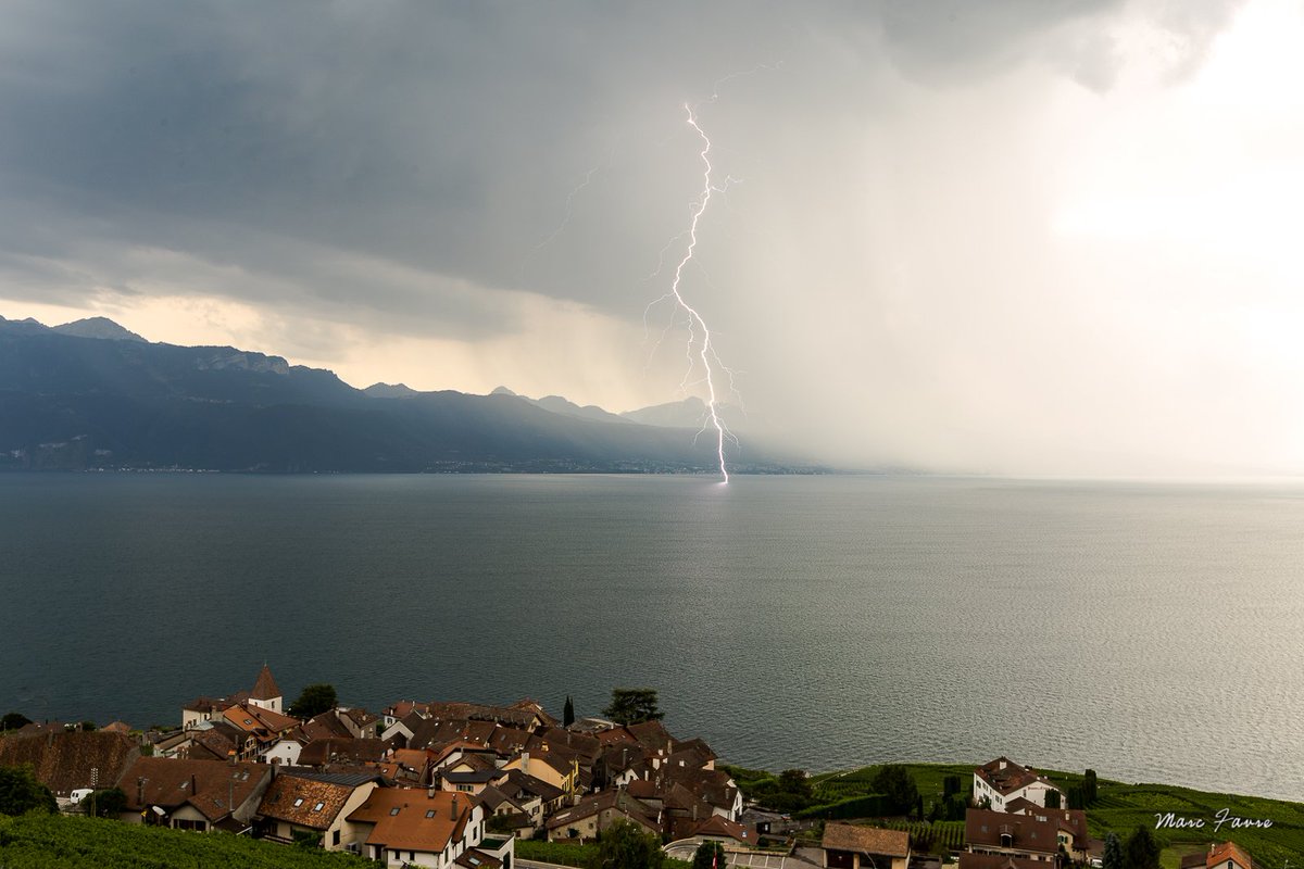 Marc FAVRE (@mrc_fvr) on Twitter photo Storms on lake Geneva, july 6th afternoon. #heymeteofrance <a href="/StormHour/">#StormHour</a> <a href="/severeweatherEU/">severe-weather.EU</a> @regionduleman Storms on lake Geneva, july 6th afternoon. #heymeteofrance <a href="/StormHour/">#StormHour</a> <a href="/severeweatherEU/">severe-weather.EU</a> @regionduleman