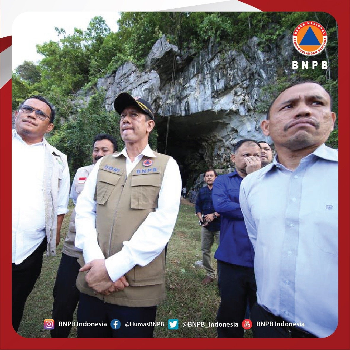 BNPB_Indonesia's tweet photo. Halo #SahabatTangguh! Kepala BNPB Doni Monardo bersama rombongan sedang melakukan kunjungan kerja di Aceh yang diawali dengan menengok sisa-sisa tsunami purba yang ada di Goa E'ek Luntie, Gampong Meunasah Lhok, Kecamatan Lhoong, Aceh Besar (7/8) https://t.co/4kuKQeMxAC