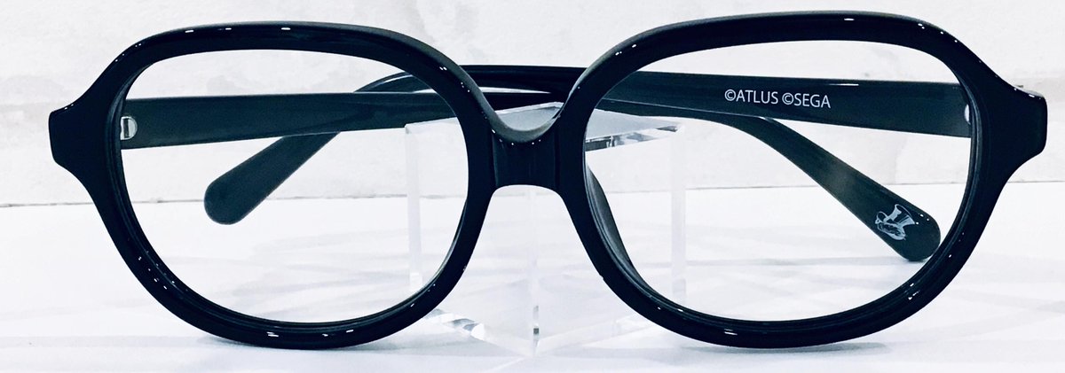 アニメガネ 執事眼鏡eyemirror姉妹店 Persona5 眼鏡 主人公の愛用しているものを忠実に再現したウエリントンフレームです 黒色で普段使いしやすいモデルになっています ブルーライトカットレンズを入れて あのアプリゲームとのコラボに挑むのは