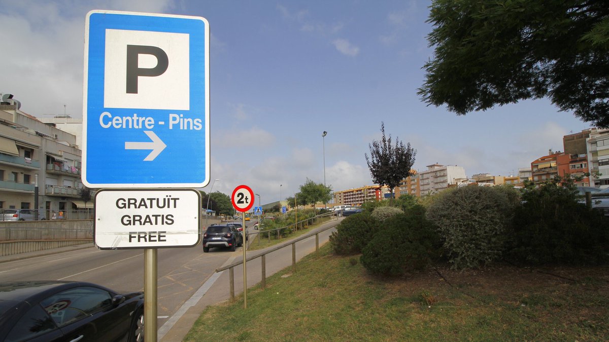 Notícia: Blanes aposta per tenir més aparcaments gratuïts, amb un total de 1.500 places al Centre-Pins

blanes.cat/docweb/2019-08…

L’habilitació de l’espai de l’antic camp, amb 300 noves places, s’ha allargat fins al setembre per promoure l’accés a la zona turística estiuenca