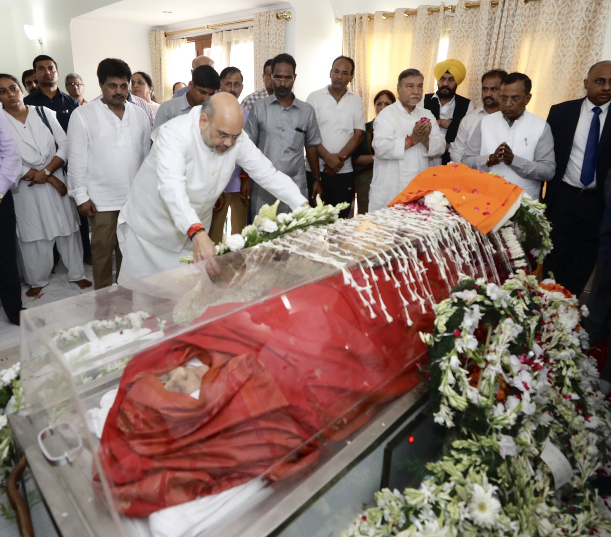KiskiSarkar's tweet photo. #AlvidaSushmaSwaraj #SushmaSwaraj #RIPSushmaJi #RIPSushmaSwarajJi #RIPSushmaSwaraj #IronLady #सुषमास्वराज #सुषमास्वराज https://t.co/Yvu4TnCUzT