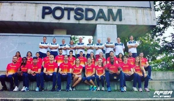 CalifasAtletism's tweet photo. En la foto, la selección española 🇪🇸 que se ha concentrado en Potsdam para preparar las pruebas de velocidad y vallas.
Como pueden comprobar, están los mejores: Óscar Husillos, Jael Bestué, Orlando Ortega, Auri Bokesa, Bruno Hortelano... y cómo no, la 🔴Califa🔴 Carmen Avilés. https://t.co/kAOT4hANyl