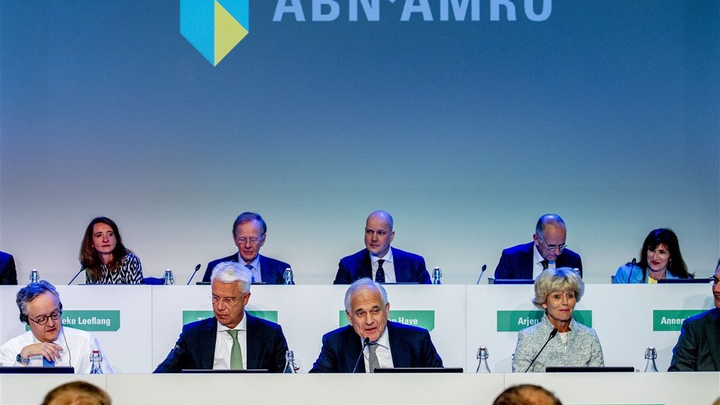 ABN Amro moet alle klanten doorlichten op witwassen en andere zaken die niet door de beugel kunnen: boete niet uitgesloten rtlz.nl/beurs/bedrijve…