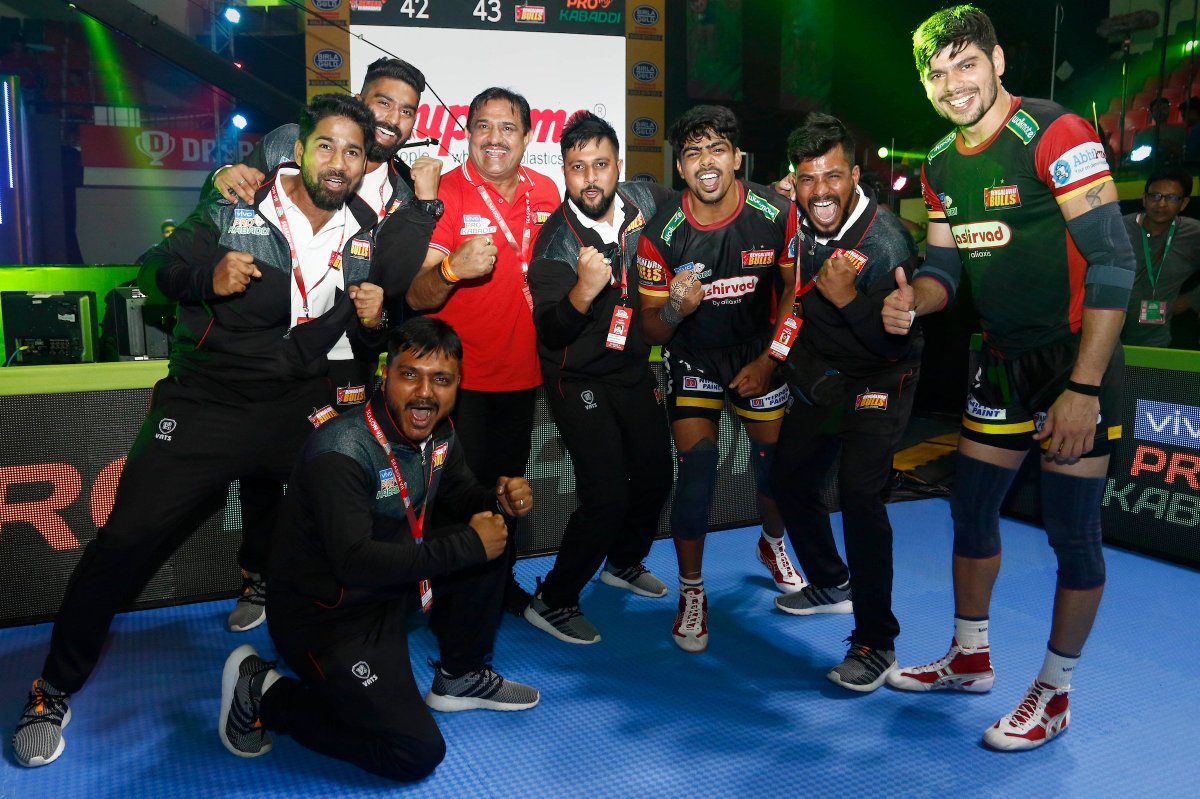 BengaluruBulls's tweet photo. Our #BullSquad is #fullcharged up to take down the #TeluguTitans!
#FullChargeMaadi #Champions #VivoPKL7 #Kabaddi #VivoProKabaddiLeague #Season7 #BengaluruBulls #KhelKabaddi #LePanga #IsseToughKuchNahi https://t.co/VdDcGY7ANo