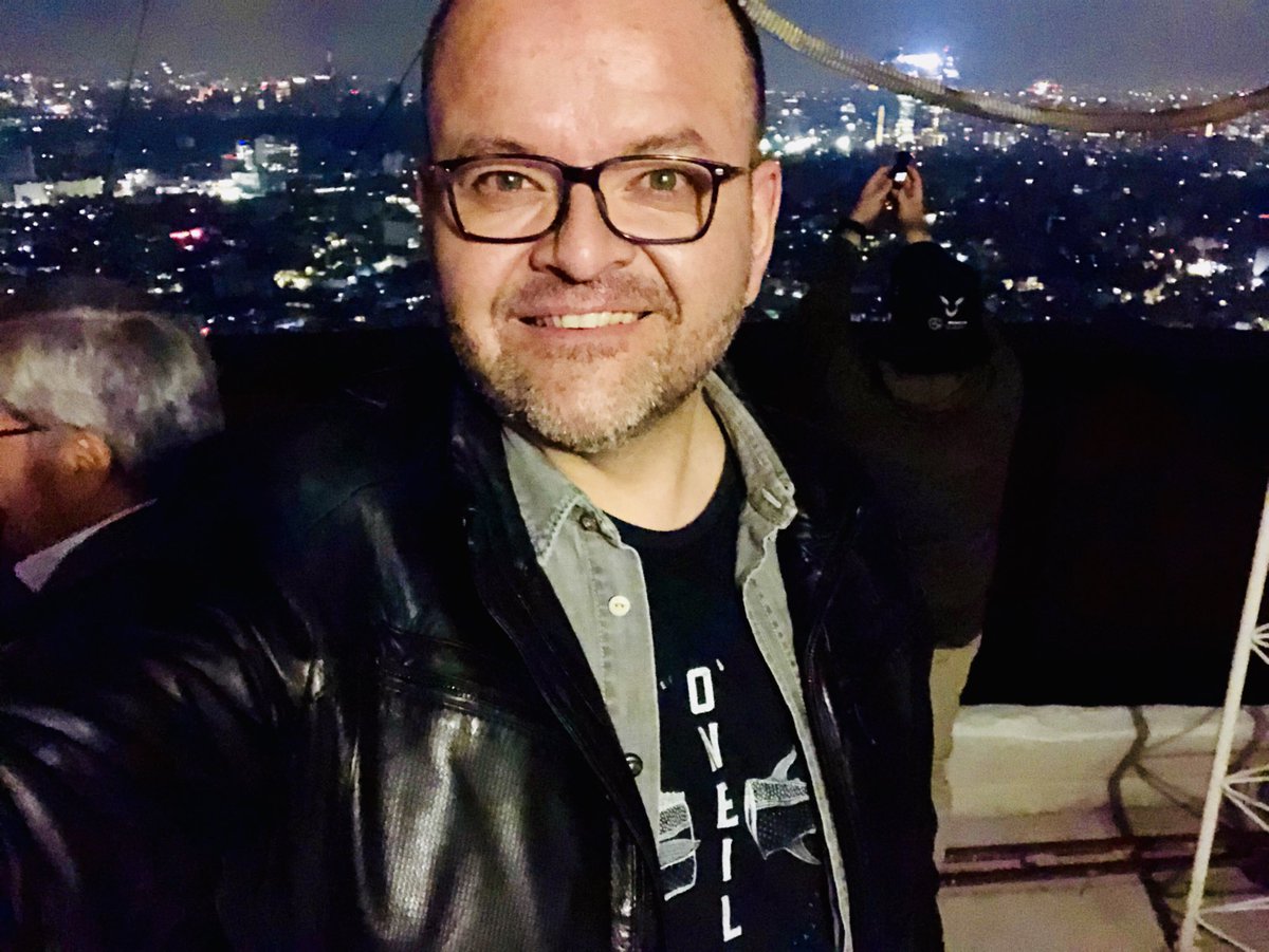 CoachLuisRobert's tweet image. Piso 51 WTC. Antena de @XFM921