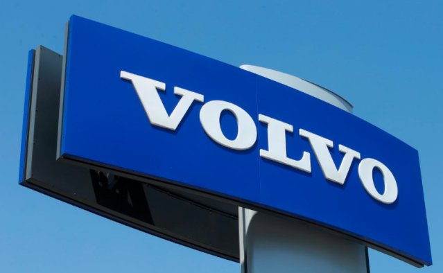 RalucaU's tweet photo. Volvo becomes the first to build cars using #blockchain for tracing ♻️ cobalt. Find out how blockchain tech from @Oracle and @Circulor1 is improving accountability in supply chains via @Reuters: https://t.co/h2pzmt1VJp https://t.co/eiO9ab4DXO