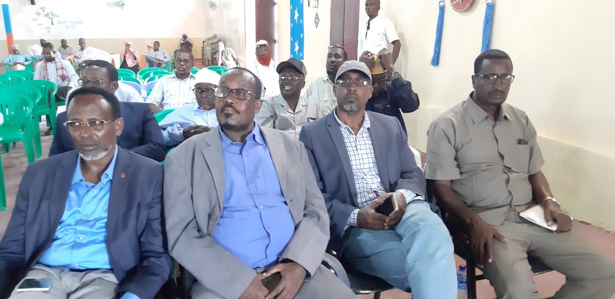 MDhagacade's tweet photo. Shirweynaha beesha Habargidir ayaa si habsami ah uga socda magaalada #Hobyo.
Waxaana ka qeybgalaya 250 oo Ergo ah iyo martisharaf kale.
#ShirkaNabaddaHobyo
#HobyoPeaceConference https://t.co/4IDQ6xRKx4