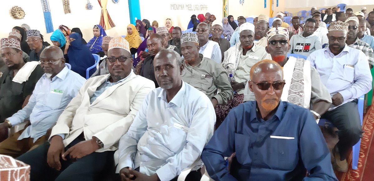ceelhuuronline's tweet photo. Shirweynaha beesha Habargidir ayaa si habsami ah uga socda magaalada #Hobyo.
Waxaana ka qeybgalaya 250 oo Ergo ah iyo martisharaf kale.
#ShirkaNabaddaHobyo
#HobyoPeaceConference https://t.co/BXBlloXdMR