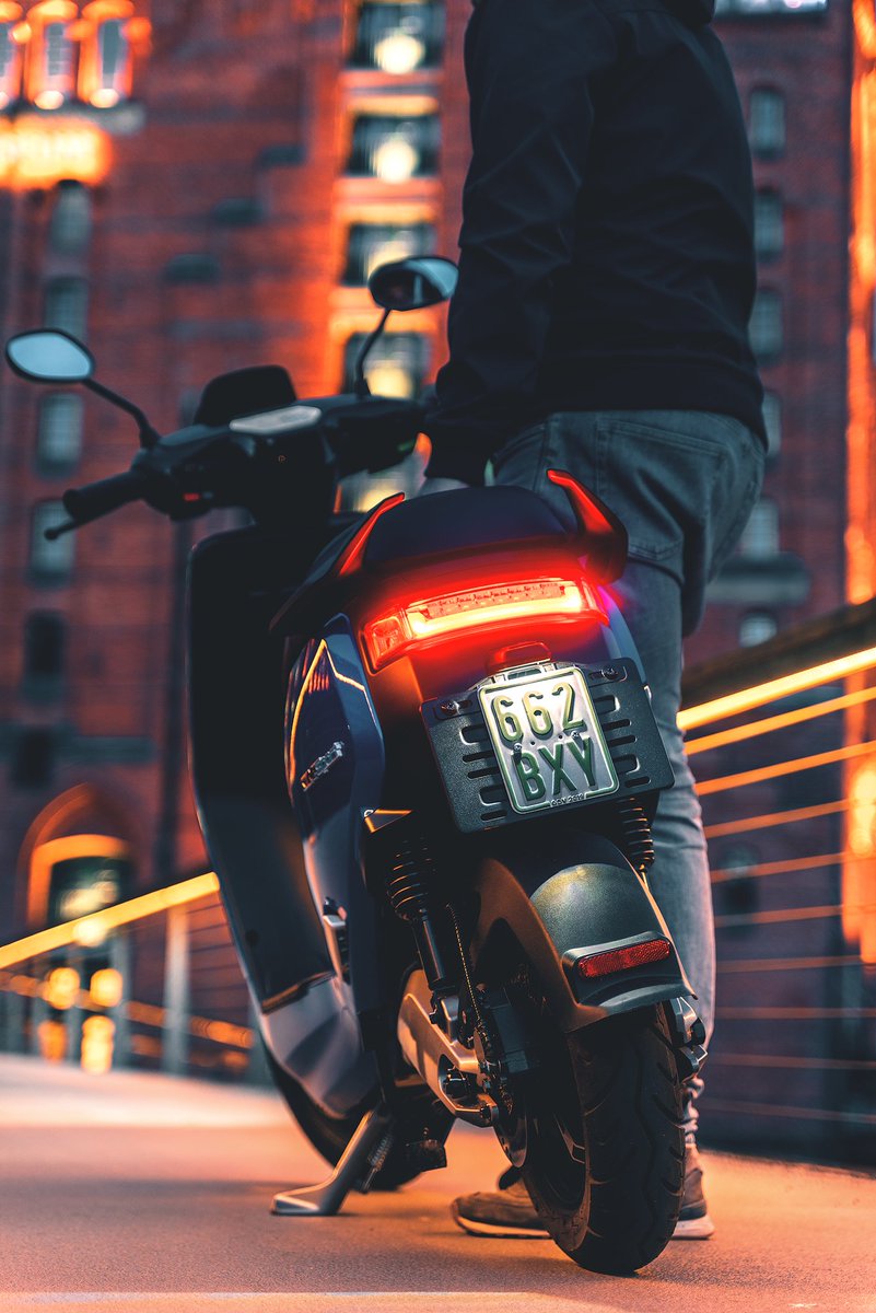 Luces y...¡ACCIÓN! #unlockyourcity #aniuwayforward #movilidadsostenible #scooterelectrico