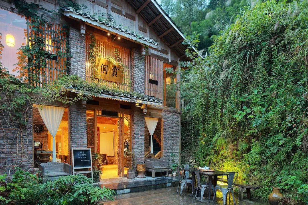 VivreauGuizhou's tweet photo. Le minsu est un hôtel familial où le logement des hôteliers est situé dans le même bâtiment que les chambres de la clientèle. Agui vous présentera des minsu: l’auberge de « Huazhu Moshanghuakai », l’hôtel de « Dongshang » ,l’hôtel de « Puyushanju » .https://t.co/RsEsa60rlS https://t.co/goMkxqmSRr