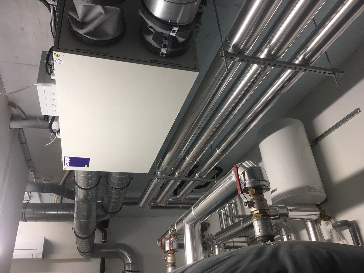 BLEUROUGE_fr's tweet photo. ◾REALISATION ◾
Nos installateurs ont du talent !
Bravo à José Perez installateur (ST Maxime 83) 
pour ce travail de qualité : -  Ventilation double flux : ALDES
- Traitement de l’eau : BWT
- Production ECS : ACV et Hitachi.
#réalisation #algorel #BleuRouge https://t.co/aNooA6OYzn