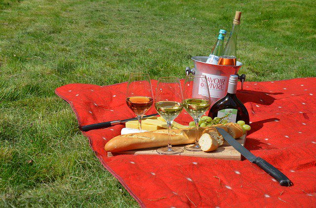 DanceProAcademy's tweet photo. Don't forget DancePro Academy are having a picnic on the 21st August.  (weather permitting) Not just for DPA families, feel free to invite #friends to Hartham Common #Hertford Meeting at 10am by the play area. #community #Ware #Waremums #schoolholidays #local #family https://t.co/6oIUXWHMIB