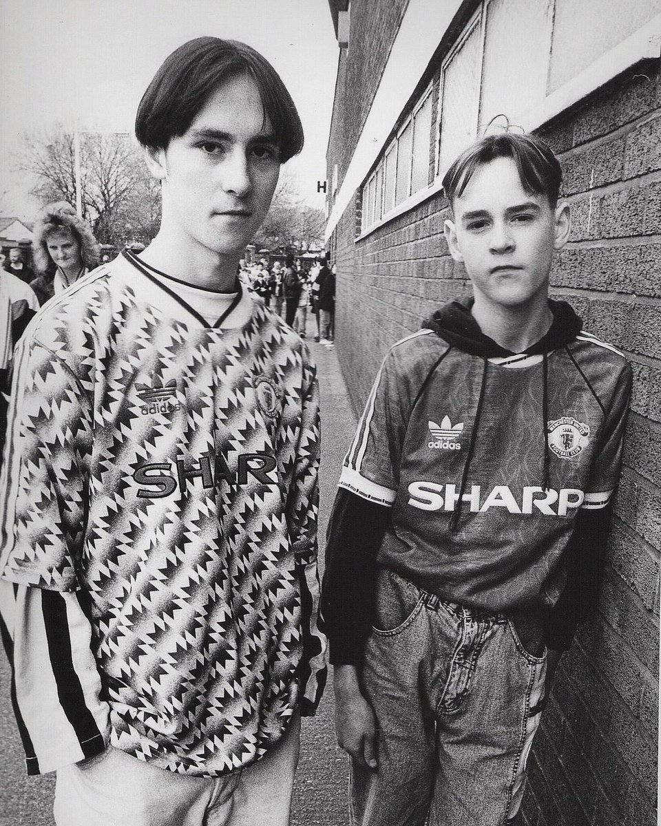 britcultarchive's tweet photo. Manchester United Fans at Old Trafford, 1991.

From our upcoming feature with photographer Richard Davis. https://t.co/XasvOtqXc8
