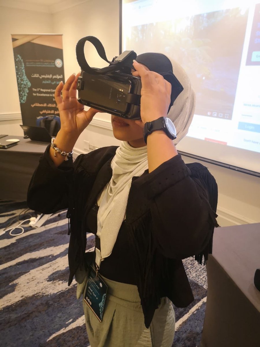 JCEE_KHF's tweet photo. من دورة #الواقع_الافتراضي VR  والتي يعقدها مركز اليوبيل للتميز التربوي في #المؤتمر_الاقليمي_الثالث_للتميز_في_التعليم @JCEE_KHF @KHF_NHF  #STEAM  #Jordan #JCEE_KHF https://t.co/xOCBOJoeA0
