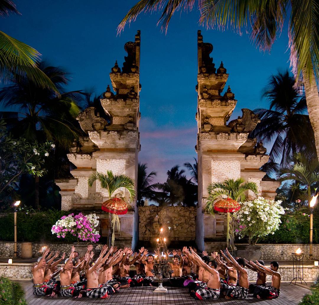 Get your dinner accompanied with Balinese traditional performance in our Cultural Buffet Dinner.

Contact to dining.legia@padmahotels.com for more information.

#padmalegian #padmahotels