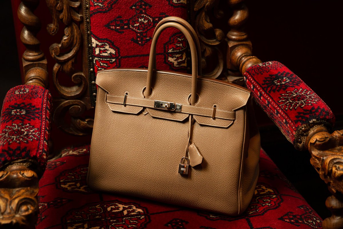 Barkers, Building sites and Bags.

Some contrasting work over the last few days.

#dogs #dog  #buildingsite #construction #craigleith #edinburghproperty #edinburgh #homes #handbags #chloe #cartier #birkin #cat #cats #chrissutherland #chrissutherlandphotography