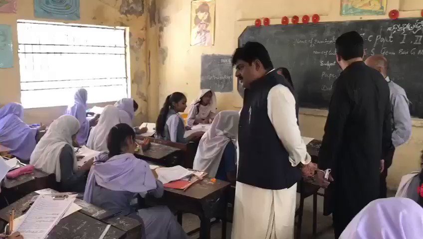 JumanRahim's tweet photo. ایک نعرۂ مستانہ جیسا شخص جس کے آنکھوں میں پڑھا لکھا سندھ بستا ہے، اسے یوں اپنے طئہ کردہ راست سے موڑ دینا مناسب نہیں، پیپلزپارٹی اگر تعلیم میں بھتری کی خواہاں ہے تو  کو دوبارہ وزیر تعلیم بنانا ہوگا۔
@BBhuttoZardari @BakhtawarBZ @AseefaBZ @ShahNafisa @SyedNasirHShah @SaeedGhani1 https://t.co/mkrRRcXaCv