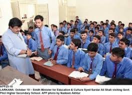 JumanRahim's tweet photo. ایک نعرۂ مستانہ جیسا شخص جس کے آنکھوں میں پڑھا لکھا سندھ بستا ہے، اسے یوں اپنے طئہ کردہ راست سے موڑ دینا مناسب نہیں، پیپلزپارٹی اگر تعلیم میں بھتری کی خواہاں ہے تو  کو دوبارہ وزیر تعلیم بنانا ہوگا۔
@BBhuttoZardari @BakhtawarBZ @AseefaBZ @ShahNafisa @SyedNasirHShah @SaeedGhani1 https://t.co/mkrRRcXaCv