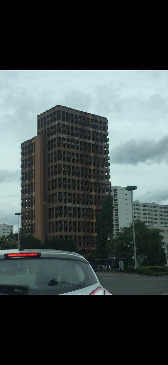 Guanakooo's tweet image. Bonjour, la Tour Entrepose va-t-elle rester inoccupée ou a-t-on réussi à valider un projet pour la réhabiliter ? De talentueux étudiants avaient travaillé sur le projet il y a quelques années...