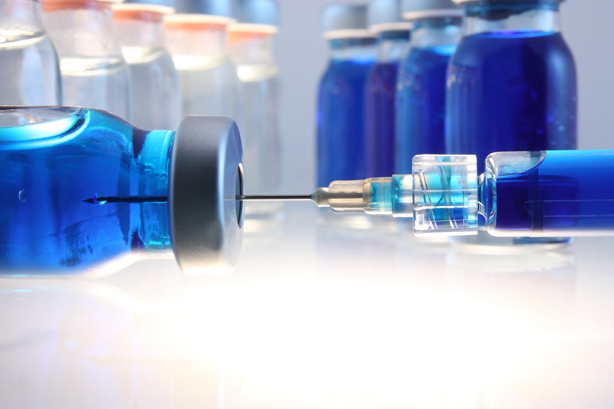 NNanotech's tweet photo. #MethyleneBlue is a synthetic basic dye. Methylene blue stains to negatively charged cell components like nucleic acids; when administered in the lymphatic bed of a tumor during #oncologic surgery, methylene blue may stain lymph nodes draining. https://t.co/5QYJHSw5zv