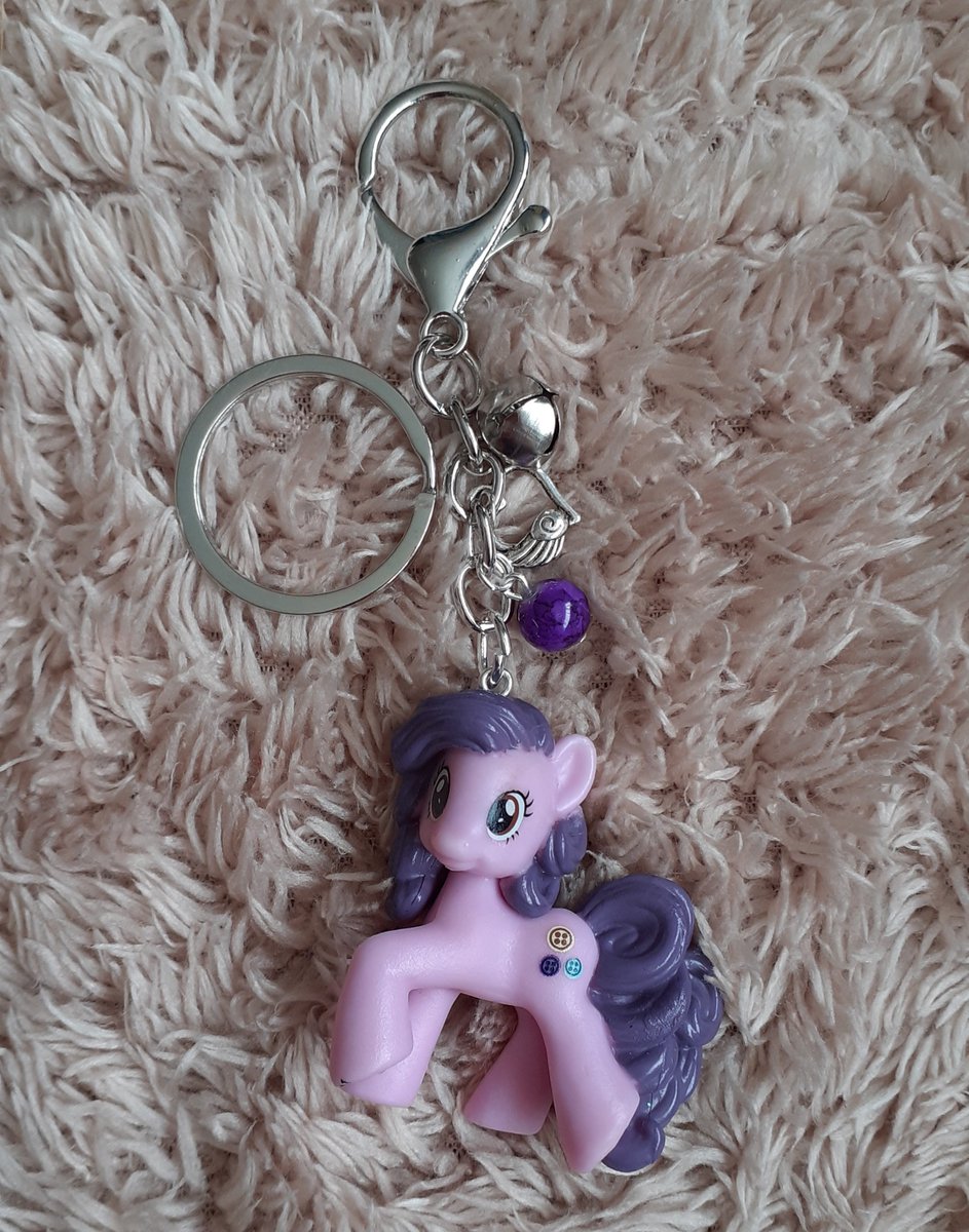 NettiesCrafts's tweet photo. 😊 #WinitWednesday for the chance  to #win this cute #Handmade #Buttonbell bag charm/keyring just retweet this post and make sure to follow. #MyLittlePony #Prize #FreebieFriday #Free #Freebie #Competitiion
(UK residents only and comp will end around midday on #Friday 9th Aug) 😊 https://t.co/61iLuJQdJH