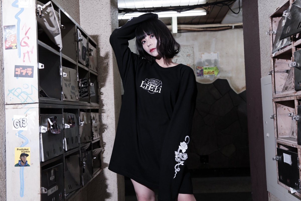 unknown___00001's tweet photo. ◾️NEW APPAREL◾️

［蛇＆薔薇］LONG TEE

⚫️BLACK
       ✖️
⚪️WHITE

※受注生産予約商品
🎀受注期間🎀
8/4(日)21:00～8/11(日)20:59迄

model (@runa0119r )
Design(@888marilyn888 )

△お取り扱いshop△
https://t.co/Fz3vevViI6

 #蛇薔薇
#LiELi https://t.co/9TmnRzEiXY