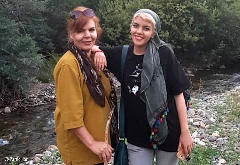 free_taheri's tweet photo. ,@amnesty, en La #petición ya firmada por más de 34 mil #activistas, pide la #liberación de las defensoras de #derechoshumanos #iranís detenidas, entre ellos Yasaman Aryani y Monireh Arabshahi quienes protestan pacíficamente contra las leyes que obligan a usar #velo.
#حجاب_اجباری https://t.co/28bVHpZsY5