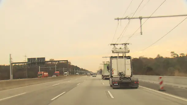 BrianVad's tweet image. E-Highways in Germany and Europe?

Germany testing overhead power lines for trucks. This might be much better than electrofuels or batteries for long-distance vehicles with heavy loads. Electrofuels and batteries are strongly needed elsewhere.

&amp;gt; heise.de/newsticker/mel…