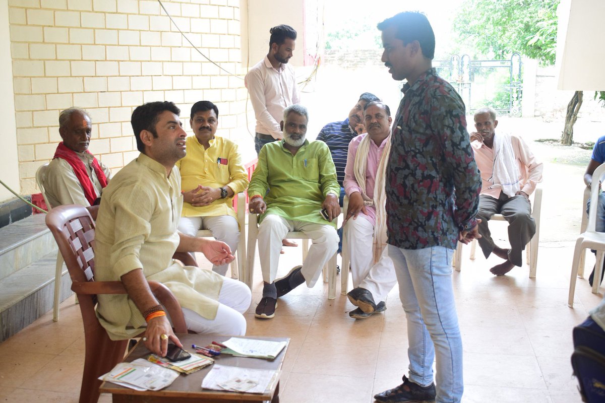 vikrambjpmp's tweet photo. रामपुर बाघेलान विधानसभा के विधायक कार्यालय में बैठकर जनता जनार्दन की समस्याओं को सुनकर निराकरण हेतु संबंधित अधिकारियों को निर्देशित किया !! #vikram_singh #mla #rampur_baghelan #bjpmp #vikramsena https://t.co/XI92d4lACI