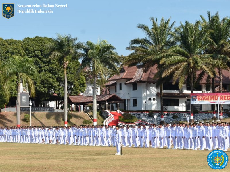kemendagri's tweet photo. 744 Pamong Praja Muda Institut Pemerintah Dalam Negeri (IPDN) resmi dilantik oleh Wakil Presiden Jusuf Kalla.

Selamat mendarma bhaktikan pengabdian untuk bangsa dan negara dimanapun ditugaskan para Pamong.

#kemendagri #ipdn #ipdnxxvi #praja #revmen #reformasibirokrasi #pamong https://t.co/duOwYe2ett