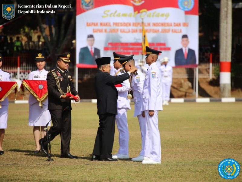 kemendagri's tweet photo. 744 Pamong Praja Muda Institut Pemerintah Dalam Negeri (IPDN) resmi dilantik oleh Wakil Presiden Jusuf Kalla.

Selamat mendarma bhaktikan pengabdian untuk bangsa dan negara dimanapun ditugaskan para Pamong.

#kemendagri #ipdn #ipdnxxvi #praja #revmen #reformasibirokrasi #pamong https://t.co/duOwYe2ett