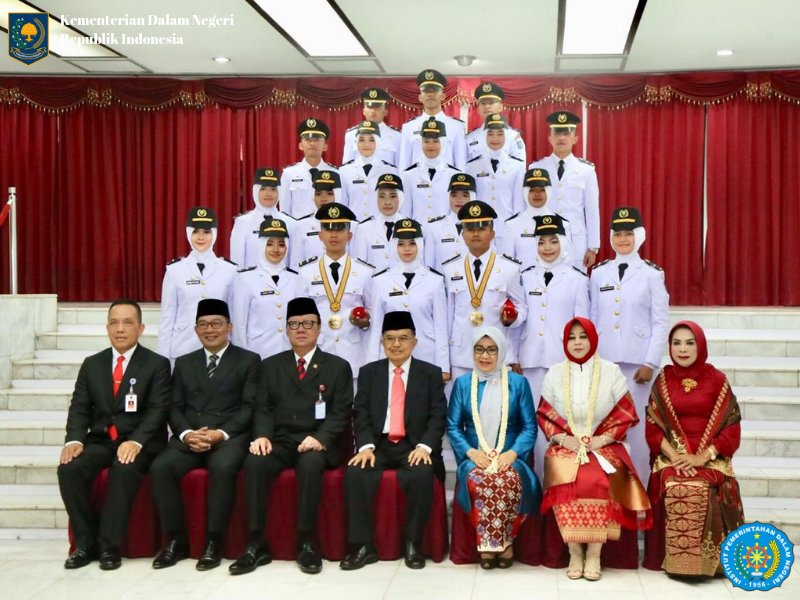 kemendagri's tweet photo. 744 Pamong Praja Muda Institut Pemerintah Dalam Negeri (IPDN) resmi dilantik oleh Wakil Presiden Jusuf Kalla.

Selamat mendarma bhaktikan pengabdian untuk bangsa dan negara dimanapun ditugaskan para Pamong.

#kemendagri #ipdn #ipdnxxvi #praja #revmen #reformasibirokrasi #pamong https://t.co/duOwYe2ett