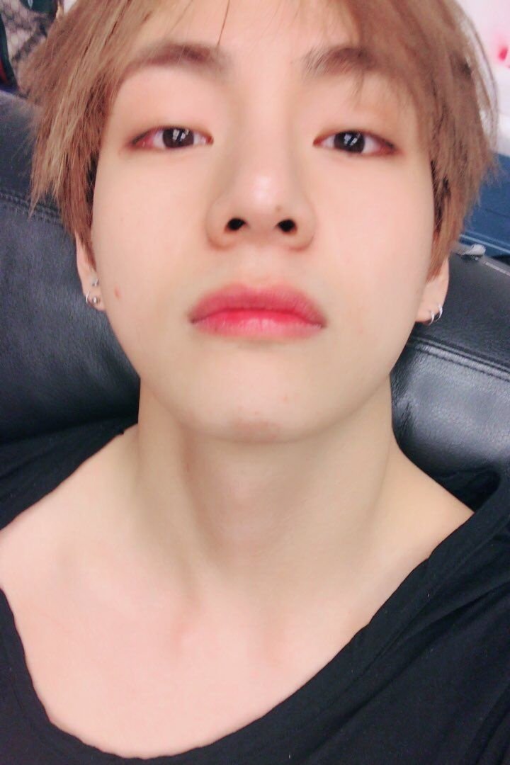 flirtaeguk's tweet photo. this is the PEAK of soul twin culture https://t.co/tufvjKhBk6
