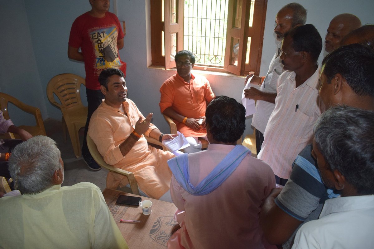 vikrambjpmp's tweet photo. रामपुर बाघेलान विधानसभा के विधायक कार्यालय कोटर में दिन मंगलवार को बैठकर जनता जनार्दन की समस्याओं को सुनकर निराकरण हेतु संबंधित अधिकारियों को निर्देशित किया !! #vikram_singh #mla #rampur_baghelan #bjpmp #vikramsena https://t.co/6q6xfQGFoU