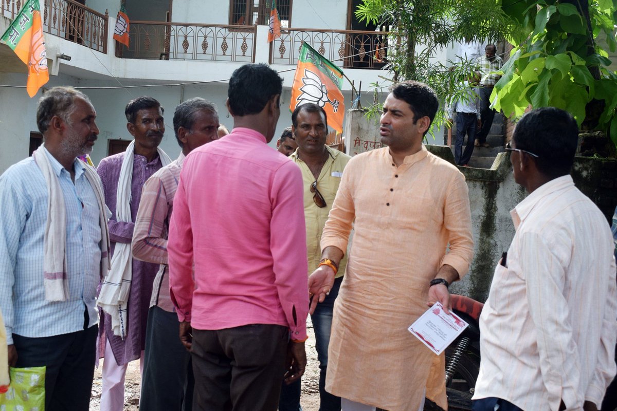 vikrambjpmp's tweet photo. रामपुर बाघेलान विधानसभा के विधायक कार्यालय कोटर में दिन मंगलवार को बैठकर जनता जनार्दन की समस्याओं को सुनकर निराकरण हेतु संबंधित अधिकारियों को निर्देशित किया !! #vikram_singh #mla #rampur_baghelan #bjpmp #vikramsena https://t.co/6q6xfQGFoU