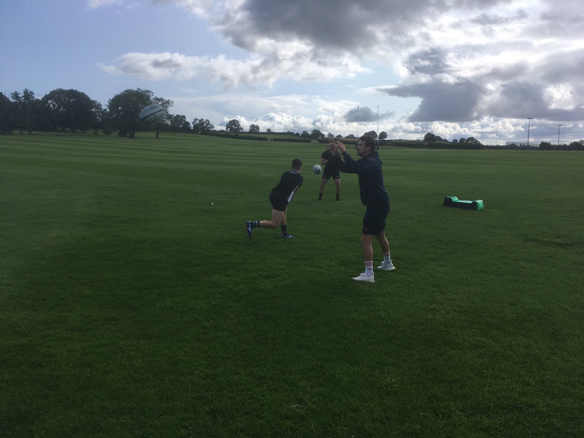 Academy_Falcons's tweet photo. Early morning 9s session for our u16’s @barney_school from a @premrugby legend @Dicko9 
#Acad 
#FutureFalcons https://t.co/wQJKIXB8b5