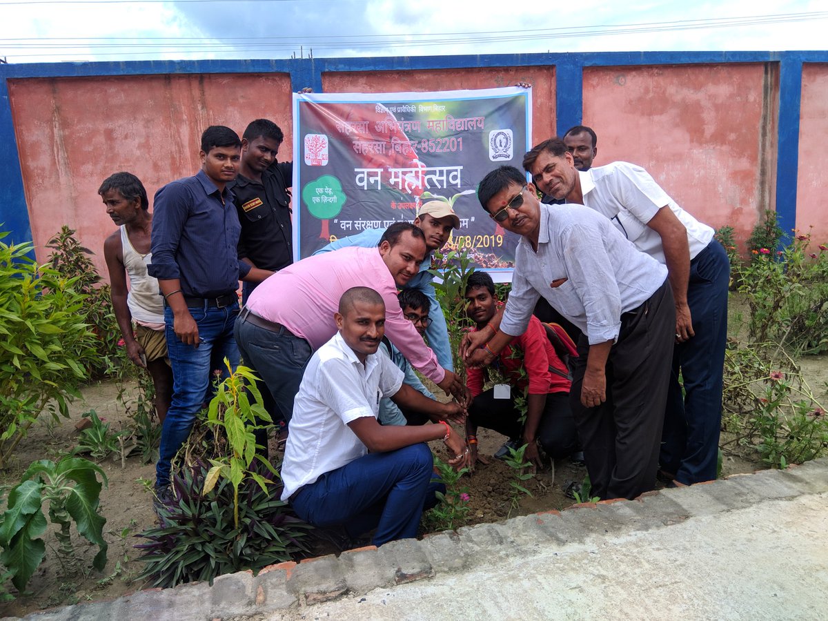 SaharsaOf's tweet photo. वन महोत्सव 2019
#bihar_van_mahotsav #principal_sce_saharsa https://t.co/UvrTksdUfe
