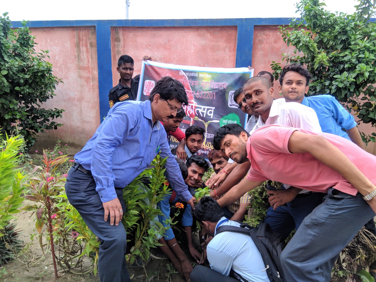 SaharsaOf's tweet photo. वन महोत्सव 2019
#bihar_van_mahotsav #principal_sce_saharsa https://t.co/UvrTksdUfe