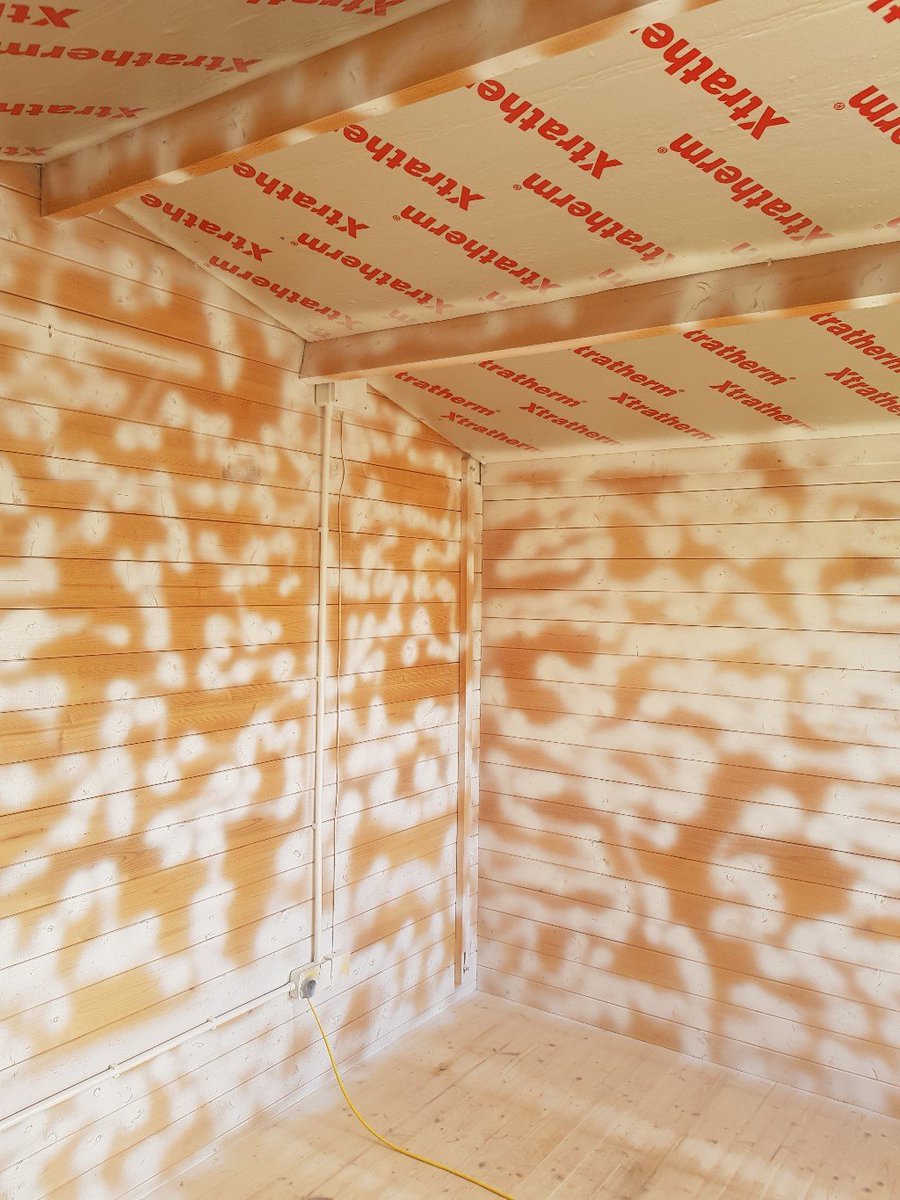 Smith_Rodger's tweet image. Some wonderful photos of Blockade in action posted by 3spires through @painterspitstop forum. 'Must say it sprayed very well straight out of the tin.
Spot primed knots and then a full coat.
Cellotex ceiling had 2 coats and all denibbed, sanded extremely well with 150g goldflex.'