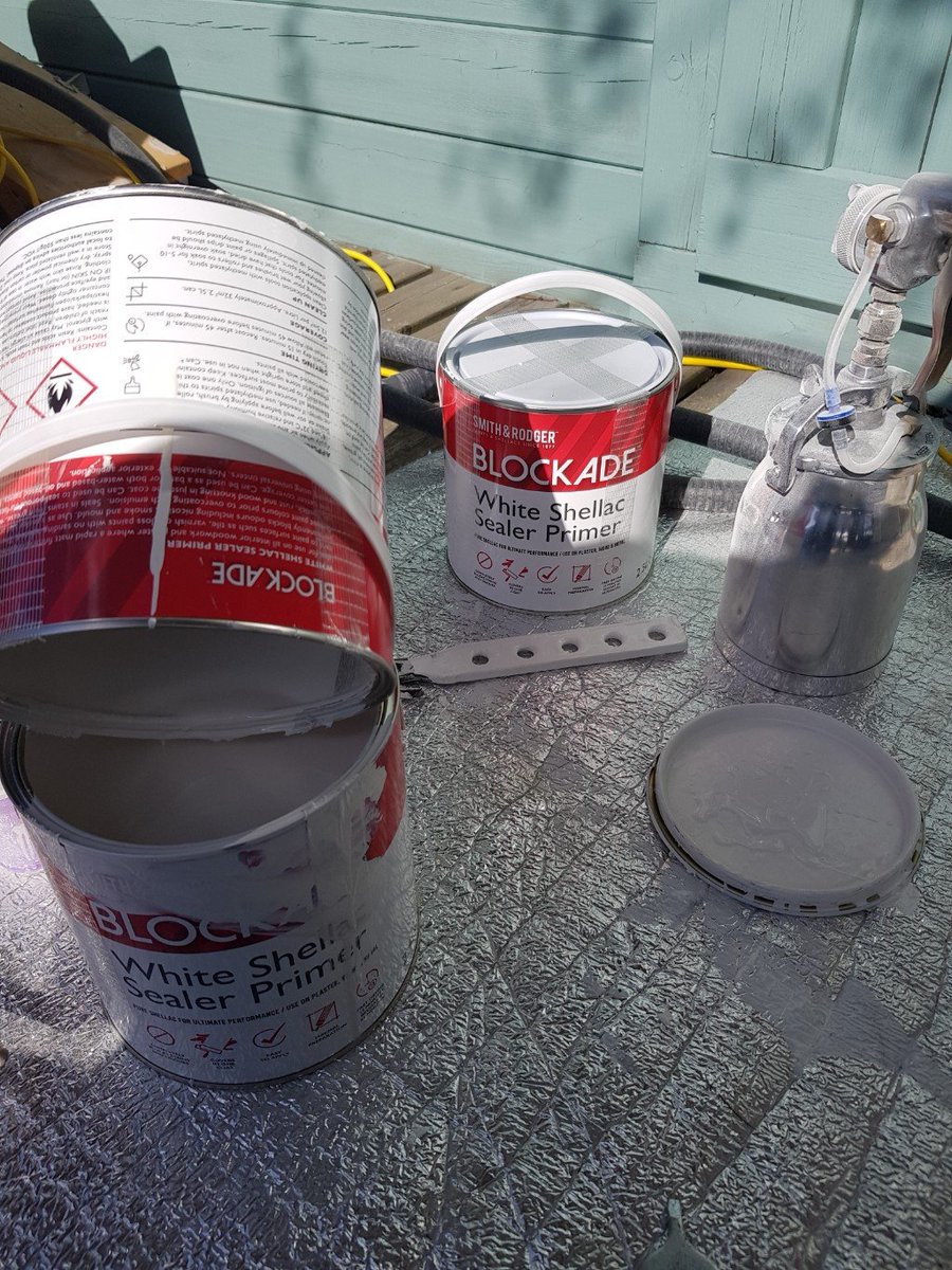 Smith_Rodger's tweet image. Some wonderful photos of Blockade in action posted by 3spires through @painterspitstop forum. 'Must say it sprayed very well straight out of the tin.
Spot primed knots and then a full coat.
Cellotex ceiling had 2 coats and all denibbed, sanded extremely well with 150g goldflex.'