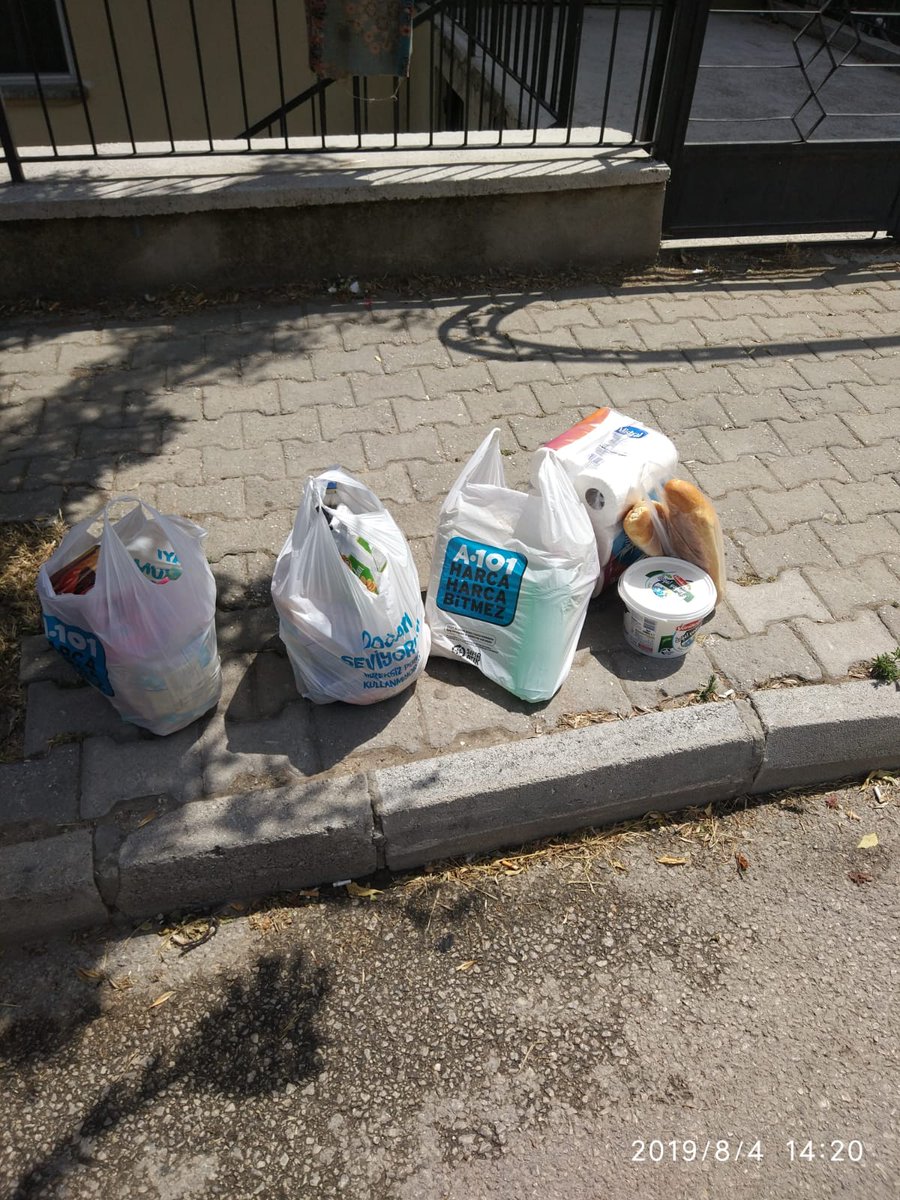 ispartayf's tweet photo. 🌸 Bayram öncesi gıda paketlerimizi de dağıtıp sofraları bereketlendirdik.
#tesviket https://t.co/SVW3B1ILFQ