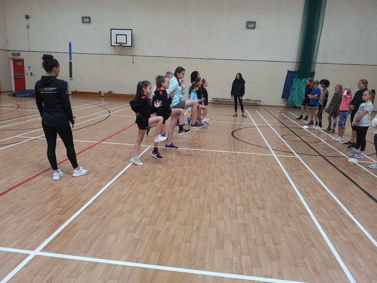 cmsportsacademy's tweet image. Early start Coach Lisa warming the squad up for today's session first drill walking high knees #developingspeed