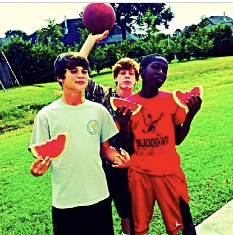 Ryley_Russo's tweet photo. I miss being this young and being taller than all my friends and not having responsibilities https://t.co/bpuLfmmknO
