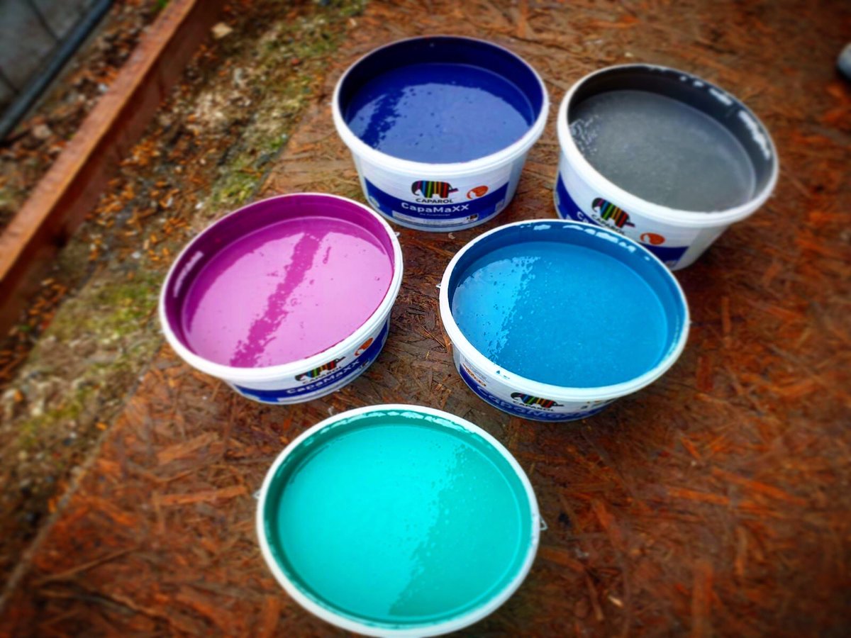 Heute wird’s #bunt. #Mut zur #Farbe. 
Vorbei die #Zeit in der alles nur weiß gestrichen wurde. Die #Kunden trauen sich wieder mehr. #Handwerk macht #Spaß.