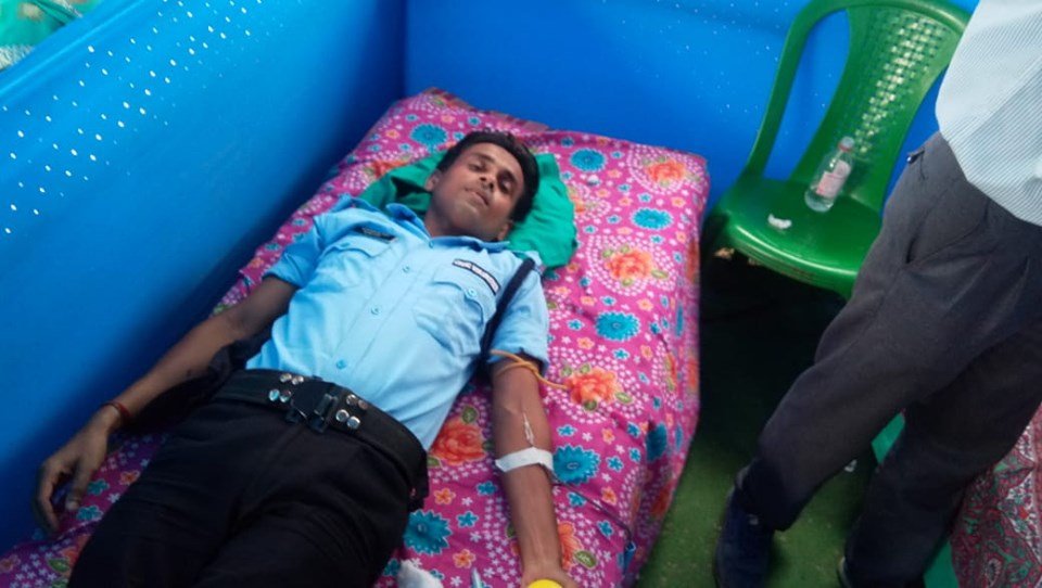 WBPolice's tweet photo. Blood donation camp was organised by Kalchini PS #AlipurduarDistrictPolice. Total 210 Units of Blood were donated by Police Personnel &amp; local people.
#DonateBloodSaveLifes.
#UTSARG https://t.co/ULocbtiU4a