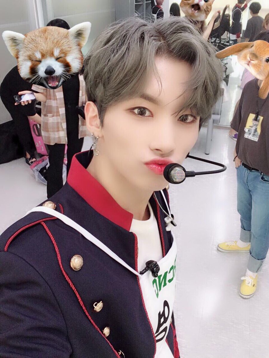 TRCNG_official's tweet photo. #TRCNG #하영 
오늘 하루도 빠셔빠샤🔥🔥
이따 쇼챔에서 더위를 부수러온 10명의 사나이들을 만나러 오셔요ㅎㅎ 
뿅 https://t.co/t6MHaNzpDl