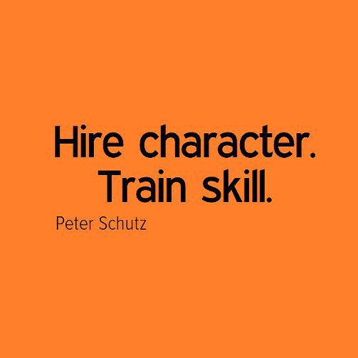 10amPodcast's tweet image. 💬 &quot;شخصیت را استخدام کنید. مهارت را آموزش دهید.&quot;