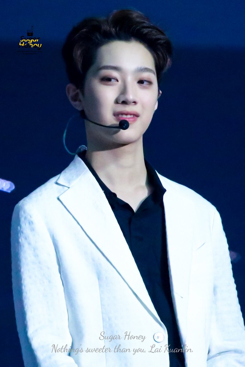 sugarhoney0923's tweet photo. 170807 첫날. 워너원 프리미어 쇼콘 #라이관린 #赖冠霖 #LAIKUANLIN #우리워너원_이주년_축하해 https://t.co/xR2gnkKE8Q