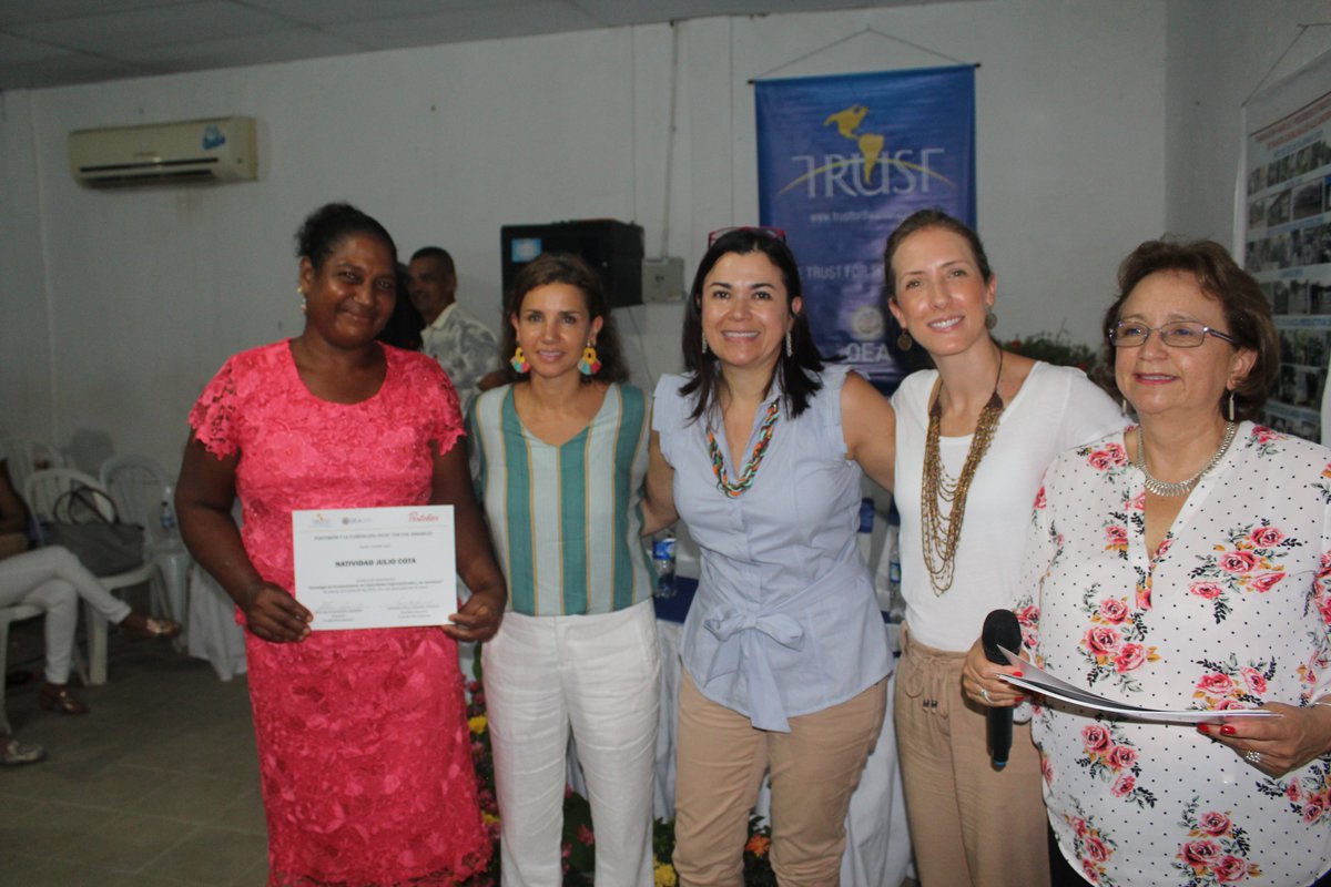 Trust4Americas's tweet photo. “Para @Trust4Americas fue una experiencia enriquecedora trabajar con @postobonoficial en su estrategia de valor compartido mediante la creación de oportunidades para fortalecer capacidades de asociación de productores de mango 🥭🥭 en el Dpto. de Bolívar". @mananamor https://t.co/iJmJCKsCvw